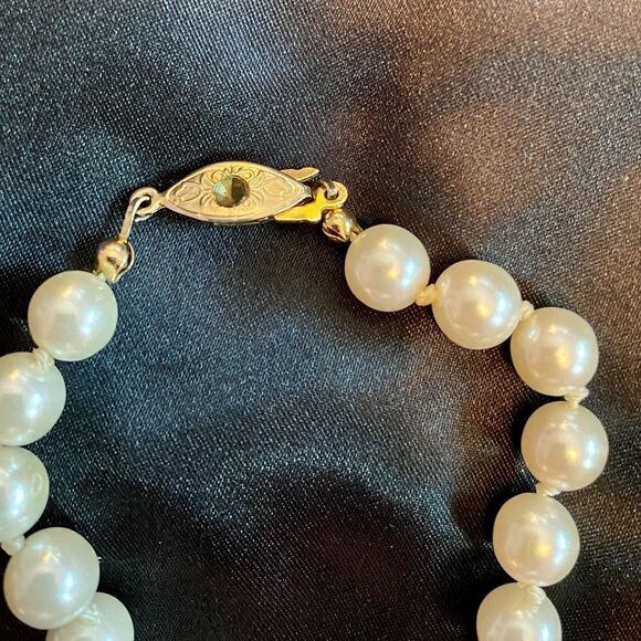 Vintage Faux Pearl Necklace - Picture 2 of 6